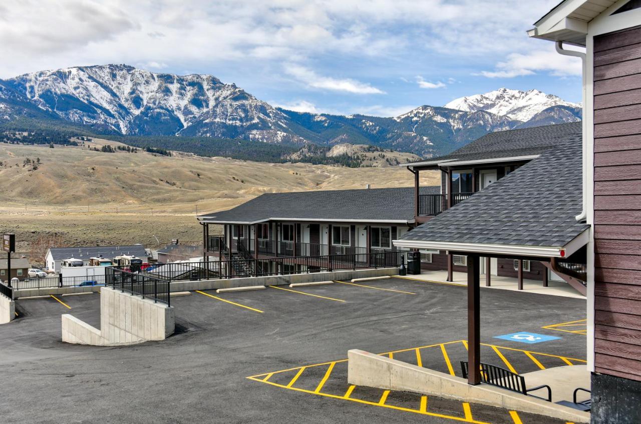 Roosevelt Hotel - Yellowstone Gardiner Exterior photo